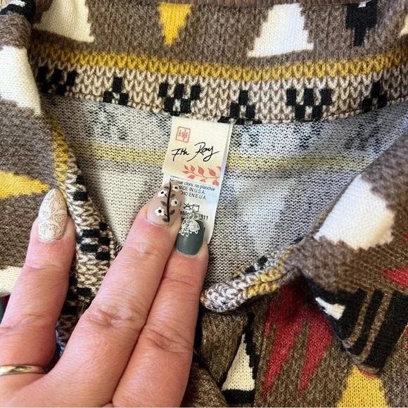 7th Ray pink Aztec button up SZ SM - Picture 2 of 4